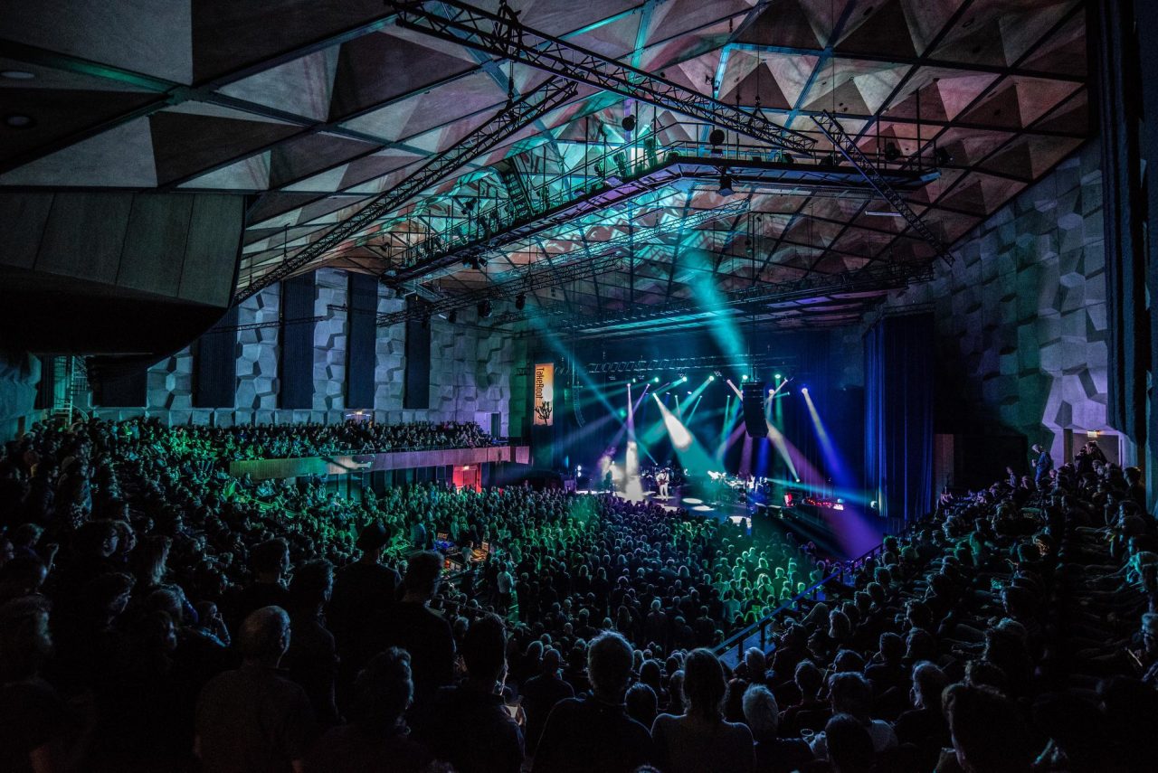 Een foto van de grote zaal tijdens TakeRoot