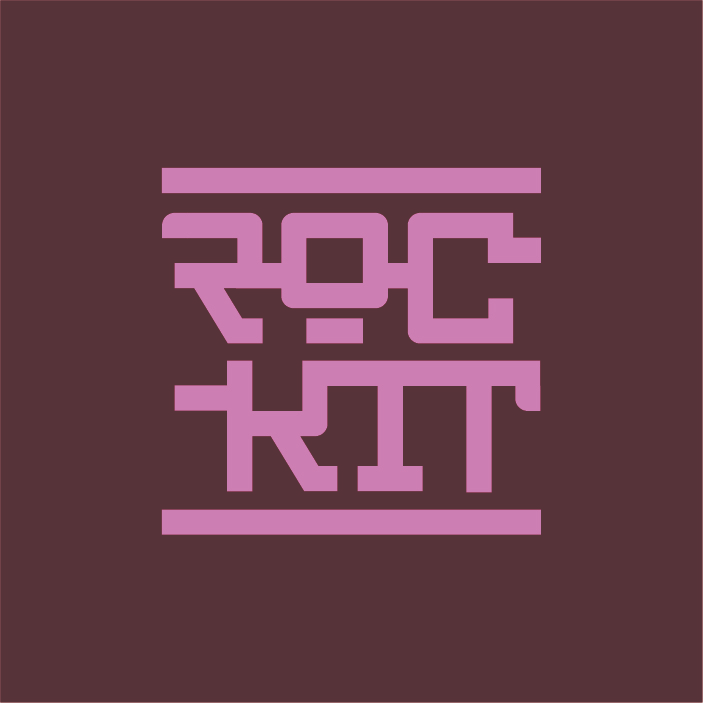 Pixelachtig logo met roze tekst “COOK KIT” op een donkerpaarse achtergrond.