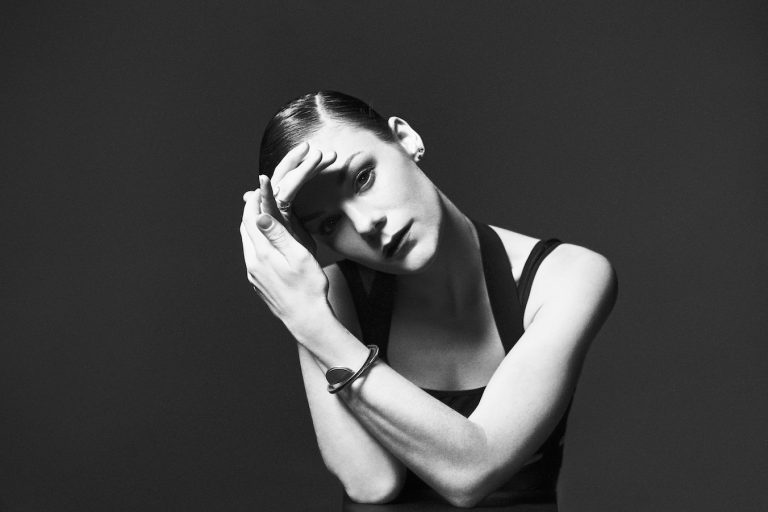 Zwart wit foto met daarop Trixie Whitley