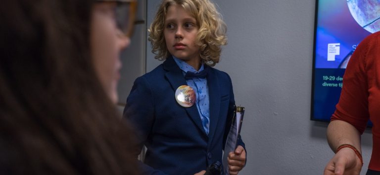 Kidsreporter Wouter bij première Back to Oz