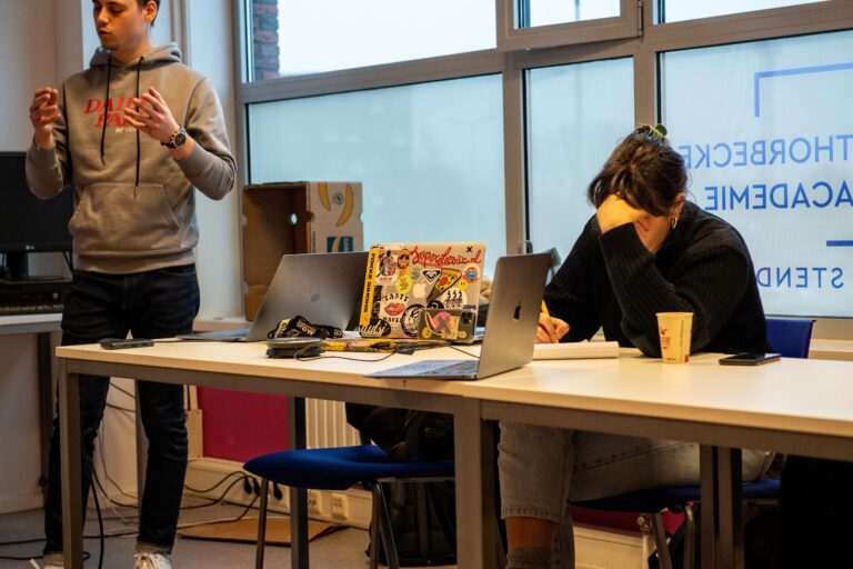 Presentatie prototype Digitaal Magazine door leerling NHL Stenden