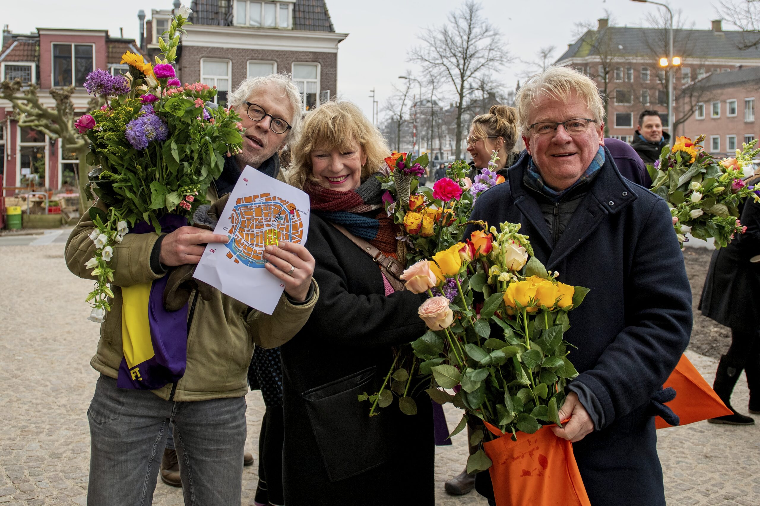 Frank den Hollander, Peter de Haan en Alina Kiers in actie voor Actie Bloem