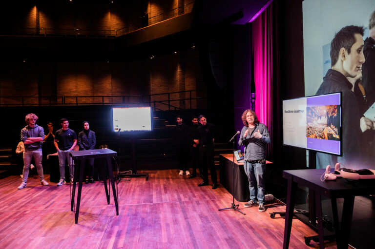 Presentator bij New Technology - 'The live-event of 2050’