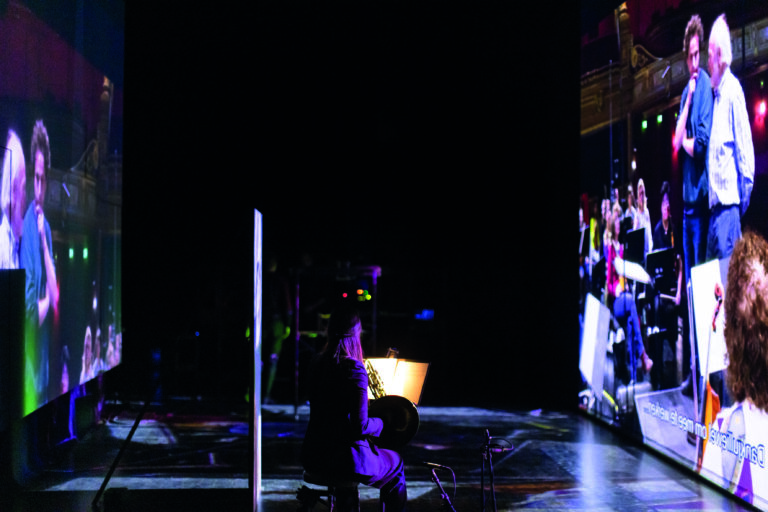 Muzikanten op een podium