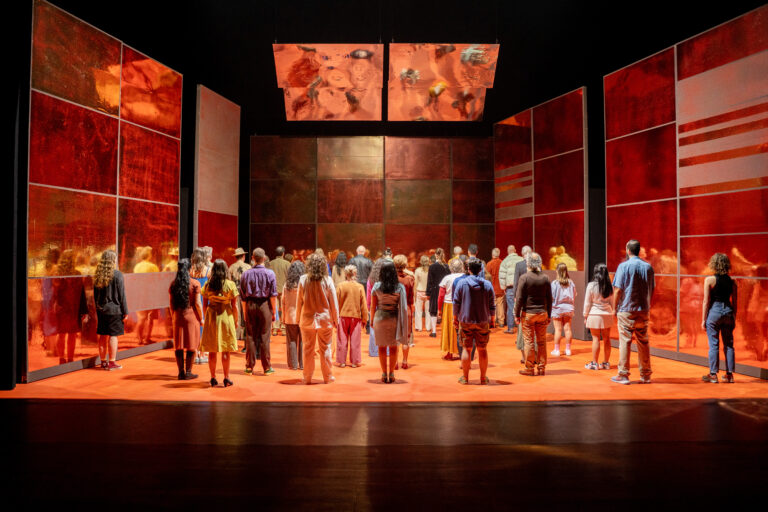 Volledige cast van HEAT op het podium