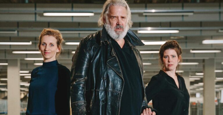 Jack Wouterse met accordeon duo TOEAC achter zich