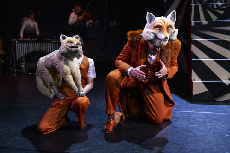 Acteurs in een vossenkostuum