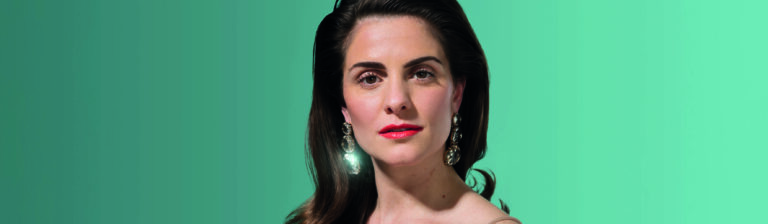 Portretfoto Rosa da Silva met glinsterende oorbellen