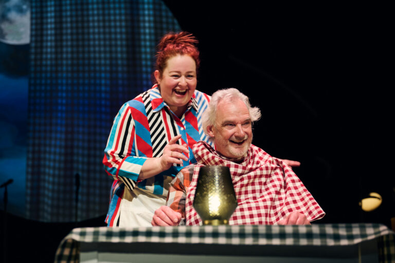 Stefan de Walle en Eva Van der Gucht lachend op de foto.