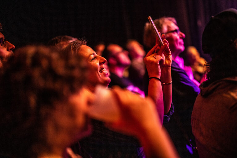 Enthousiast publiek tijdens TakeRoot