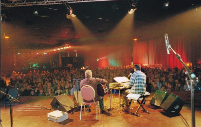 Penn OLdham aan het optreden tijdens TakeRoot 1999.