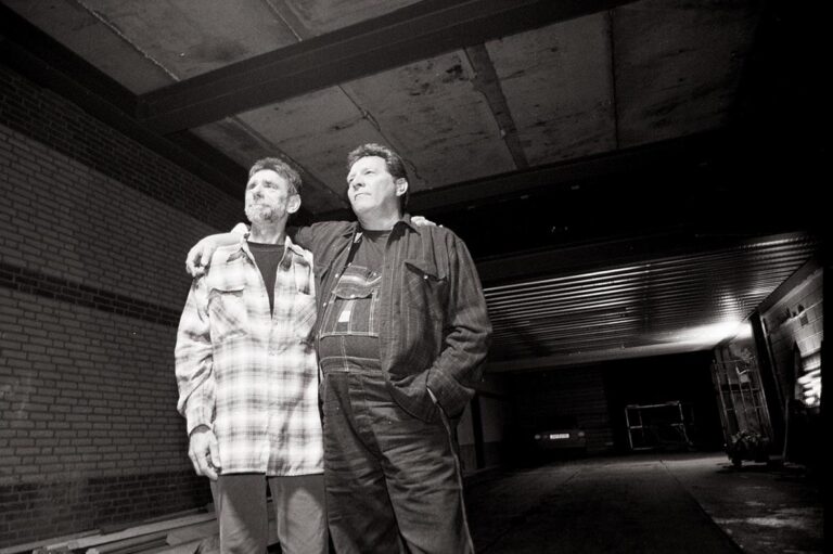 Zwart-wit foto van Penn Oldham.