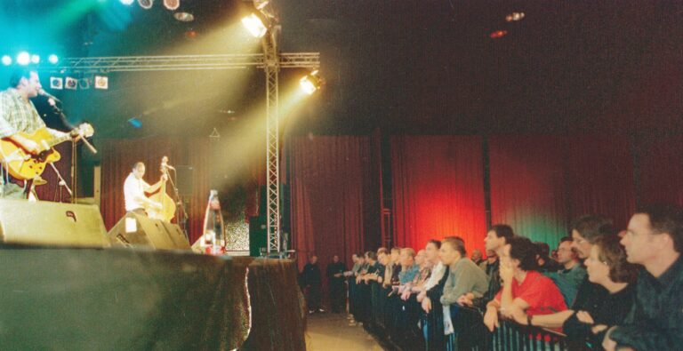 The Paladins aan het optreden tijdens TakeRoot 1999.