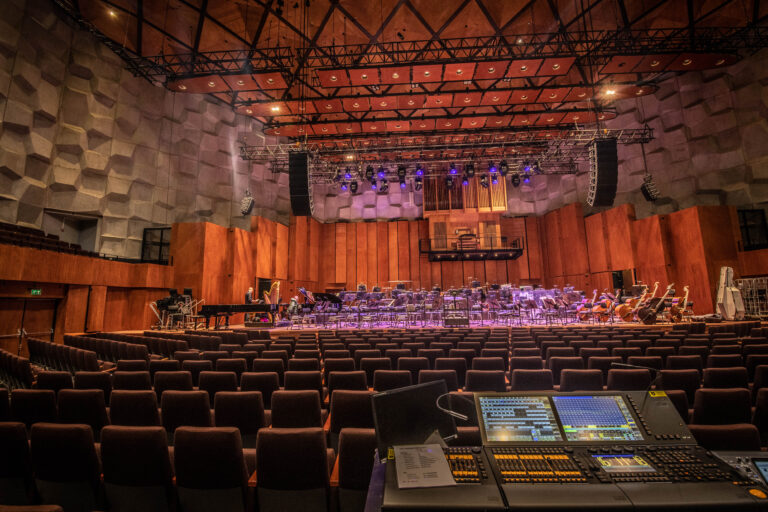 De Oosterpport. lege zaal van de Grote Zaal