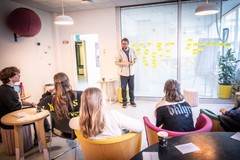 Mooie samenwerking en verfrissende ideeën bij hackathon