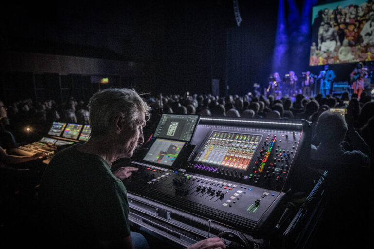 Technicus aan het werk bij SPOT