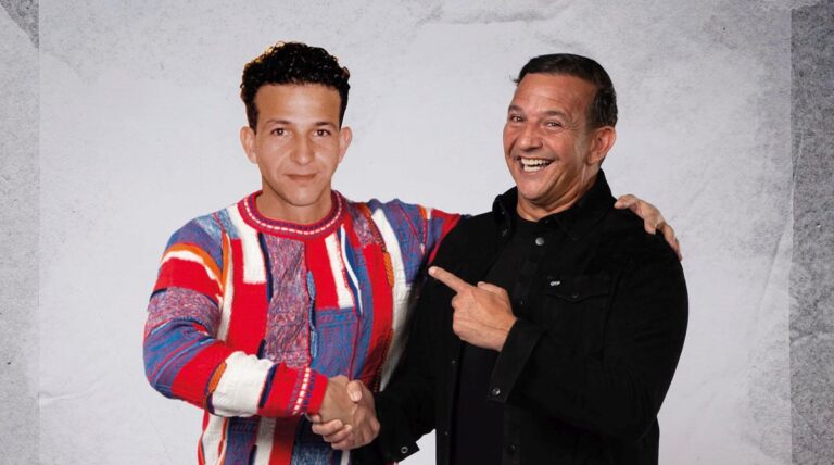 Najib schudt de hand van zijn jongere ik