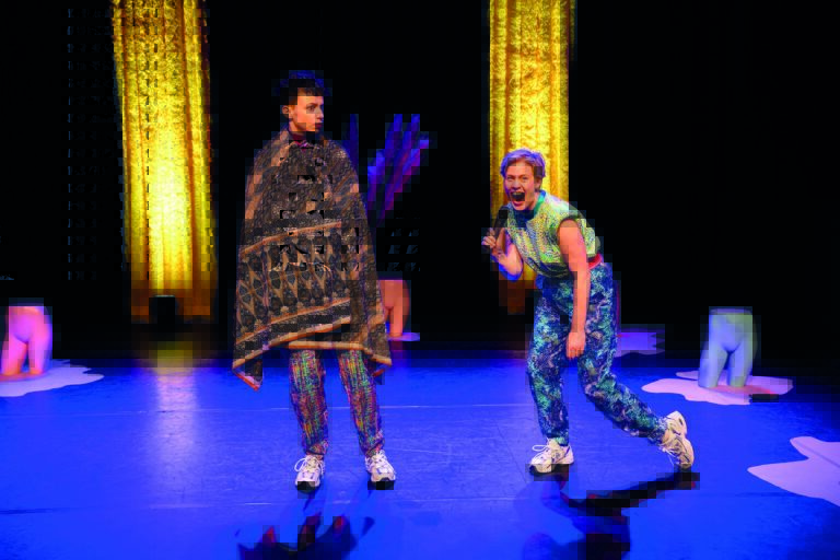 Het duo Vlamousse springt en lacht