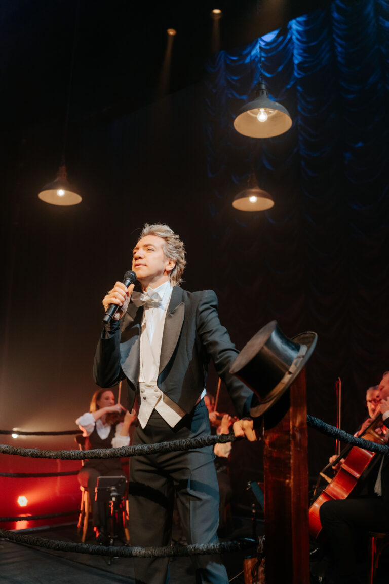 Dans op de Vulkaan_Sven Ratzke 01_photography Ann Marie Schwanke