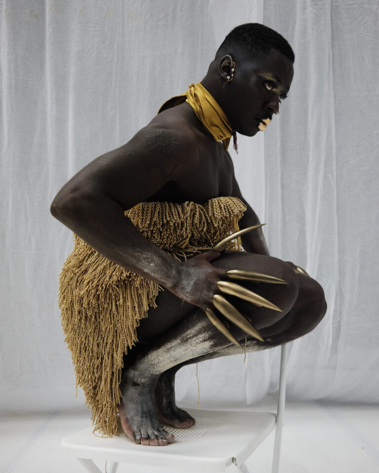 Farewell-goud-Foto-Nella-Ngingo-TafelvanVijfMuziektheater-Rlaag