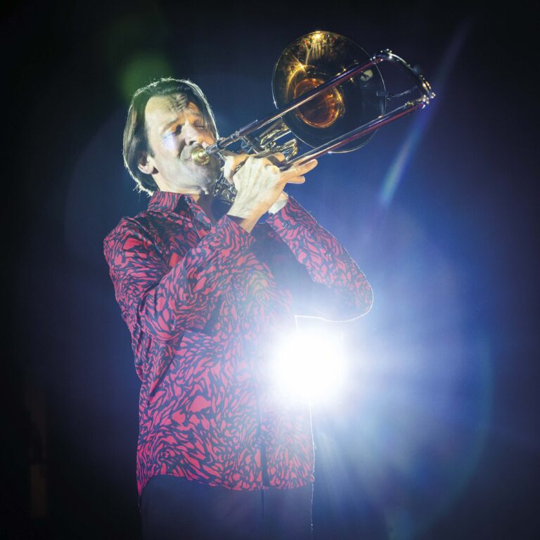 Nederlands Blazers Ensemble – De beste blazers van eigen bodem, Maite Hontelé , art. leider Brandt Attema (Peter Lodder) – 300 dpi RGB