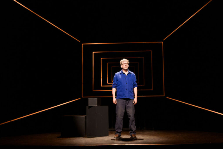 Scènefoto 4 – Welkom Ongemak – LR – fotocredits Sjoerd Derine