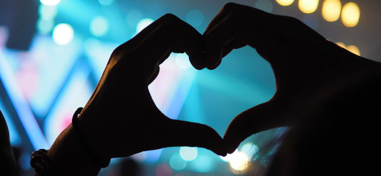 Er hangt liefde in de lucht bij SPOT