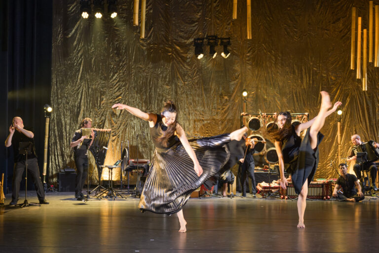 LeineRoebana en Black Pencil