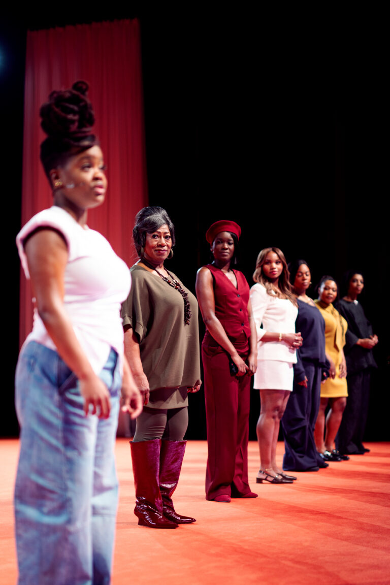 Sisterhood Theater Rotterdam Romana Vrede c Bete van Meeuwen (1)