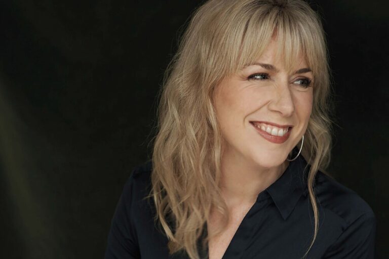 Muireann Nic Amhlaoibh Band