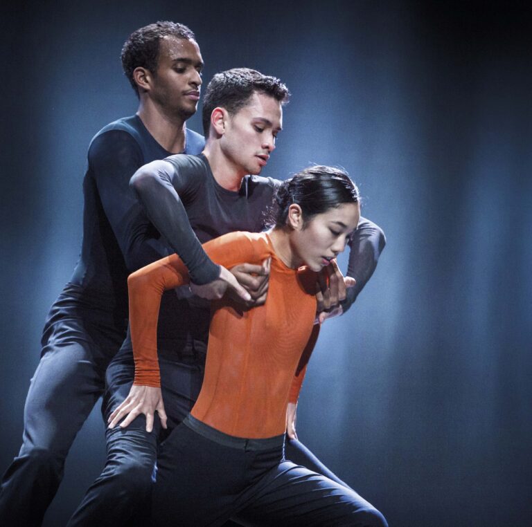mutual comfort ~EDWARD CLUG // NEDERLANDS DANS THEATER 2