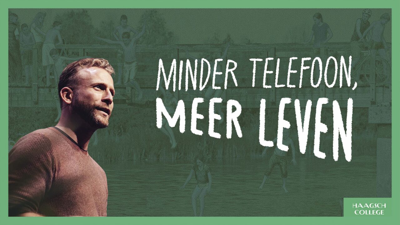 Een man met baard op een groene achtergrond naast de tekst 