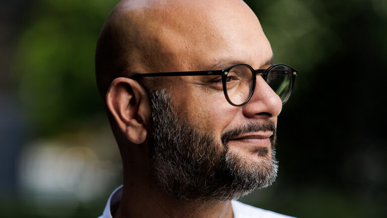 Boekpresentatie: Healing is a vibe door Mike Bindraban